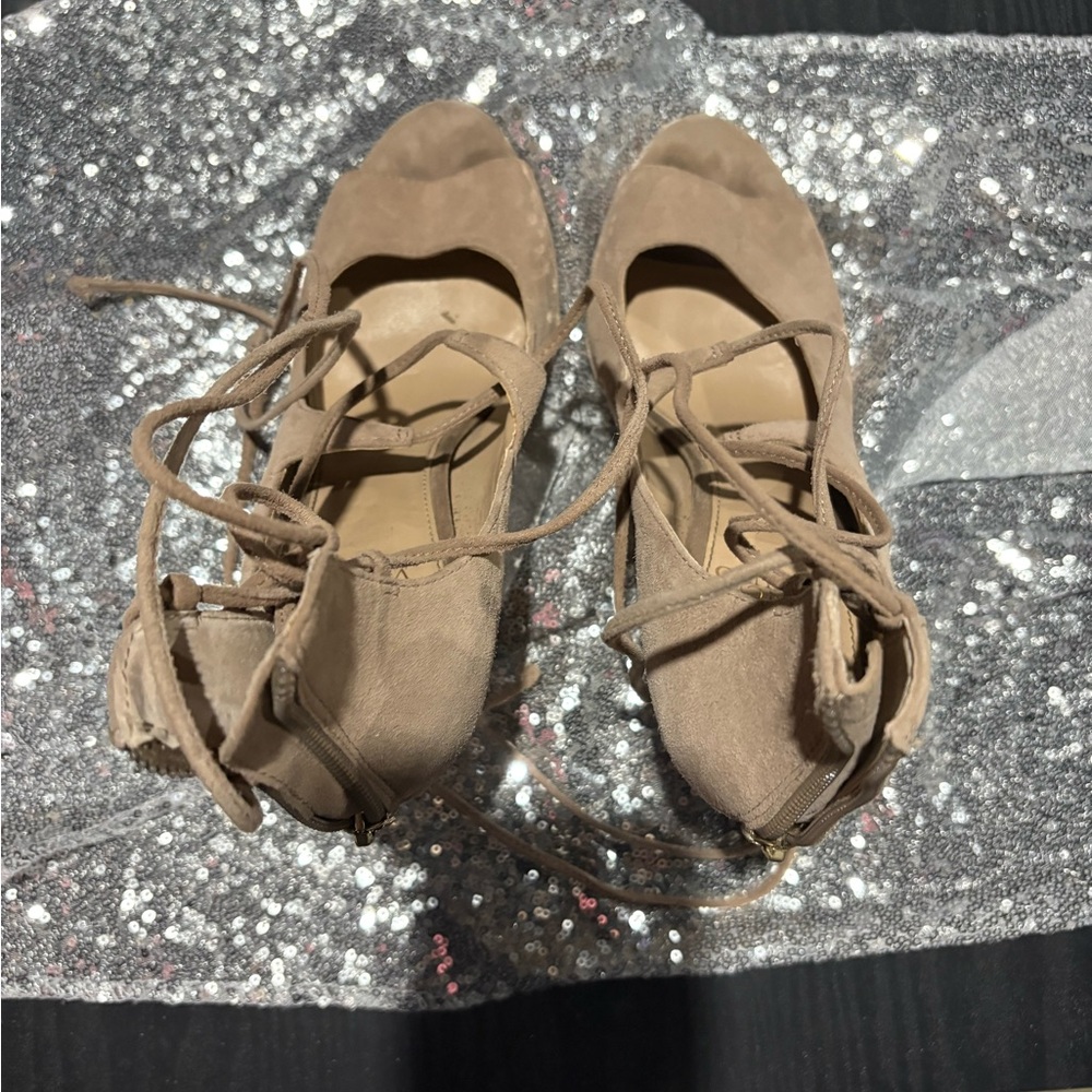 Elegant Women's Lace-Up Shoes